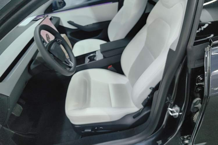 Used Tesla Model 3 2025 Rear-Wheel-Drive Version Left Front Seat