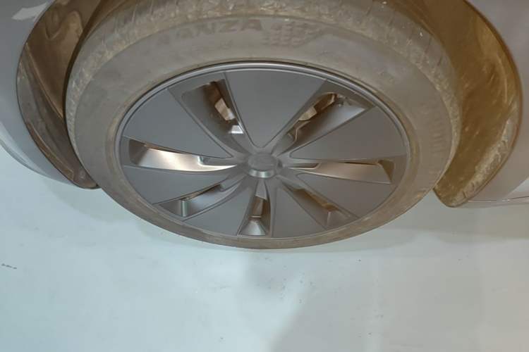Used Tesla Model 3 2025 Model Revised Rear-Wheel-Drive Version Left Front Wheel Hub
