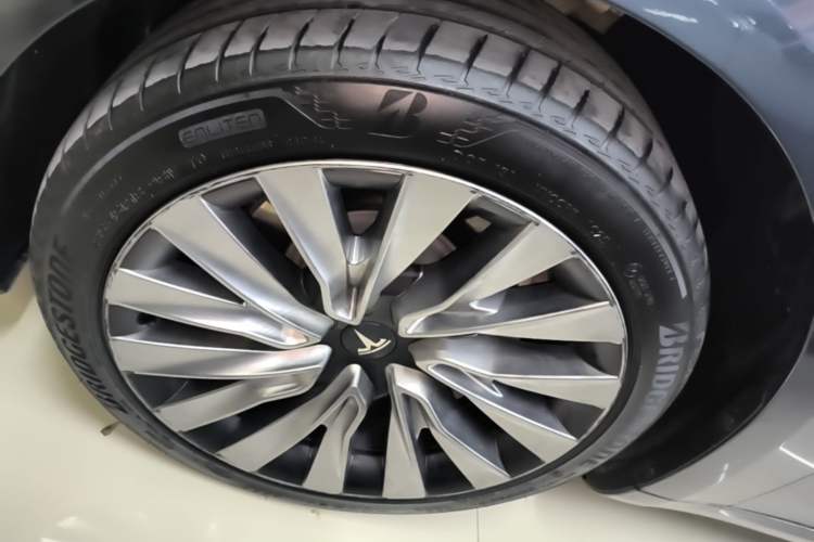 Used Tesla Model 3 2025 Rear-Wheel-Drive Version Left Front Wheel Hub