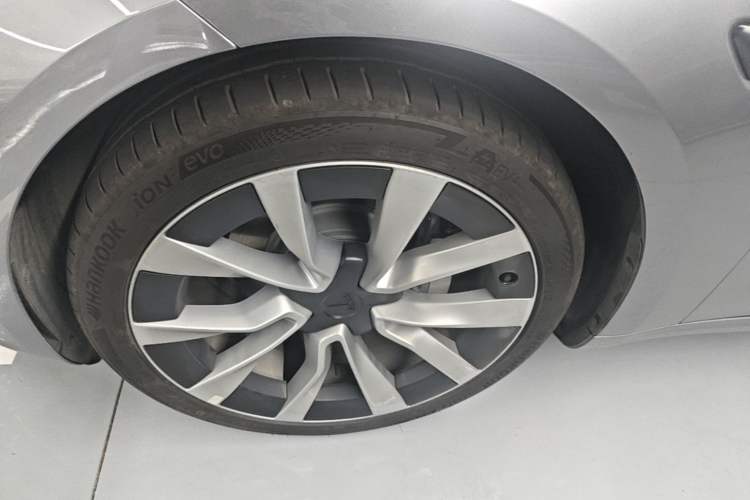 Used Tesla Model 3 2025 Rear-Wheel-Drive Version Left Front Wheel Hub
