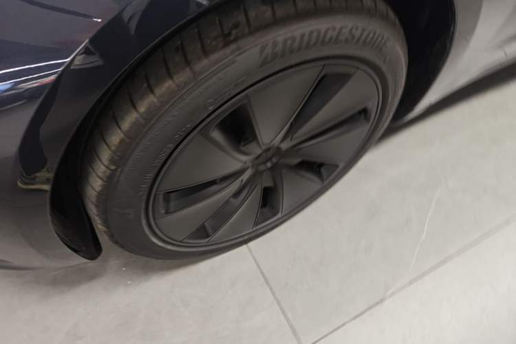 Used Tesla Model 3 2025 Model Revised Rear-Wheel-Drive Version Left Front Wheel Hub