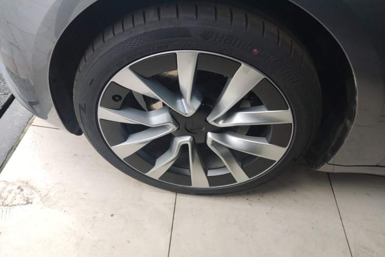 Used Tesla Model 3 2025 Model Long-Range Rear-Wheel-Drive Version Left Front Wheel Hub