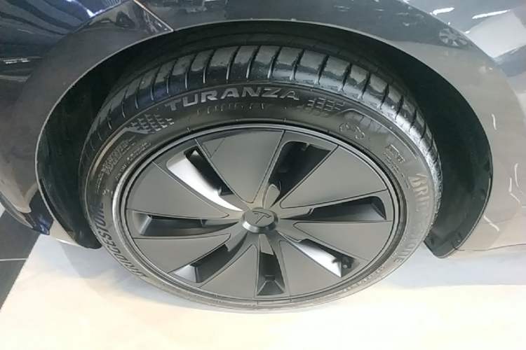 Used Tesla Model 3 2025 Rear-Wheel-Drive Version Left Front Wheel Hub