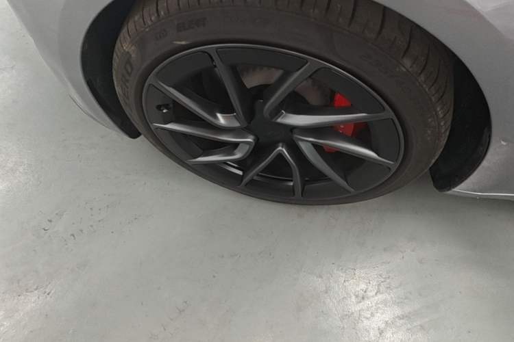 Used Tesla Model 3 2025 Model Revised High-Performance All-Wheel-Drive Version Left Front Wheel Hub