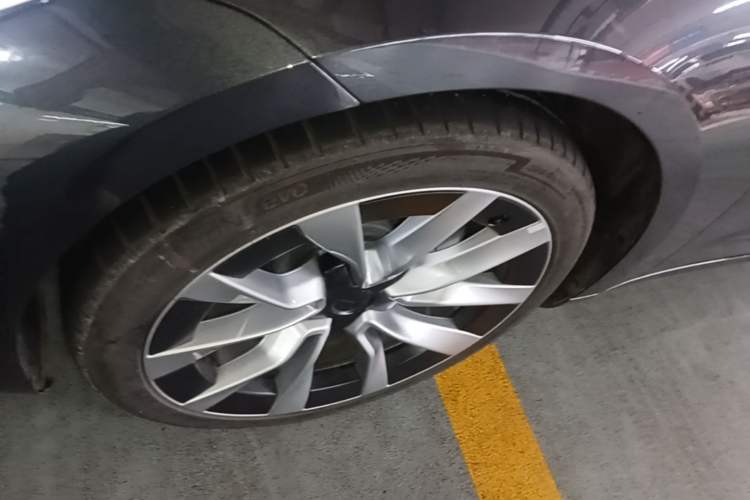 Used Tesla Model 3 2025 Rear-Wheel-Drive Version Left Front Wheel Hub