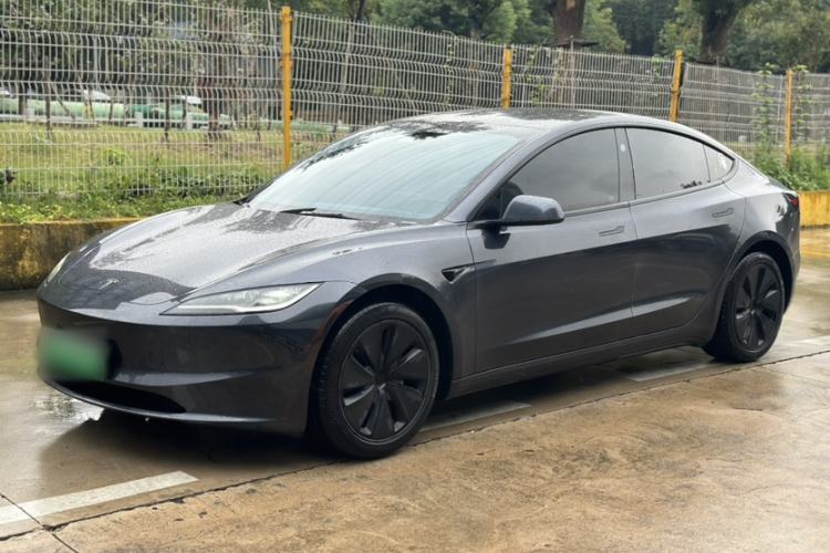 Tesla Model 3 2025 Rear-Wheel-Drive Version