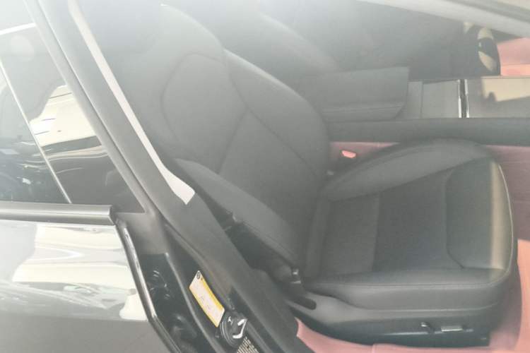 Used Tesla Model 3 2025 Rear-Wheel-Drive Version Right Front Seat