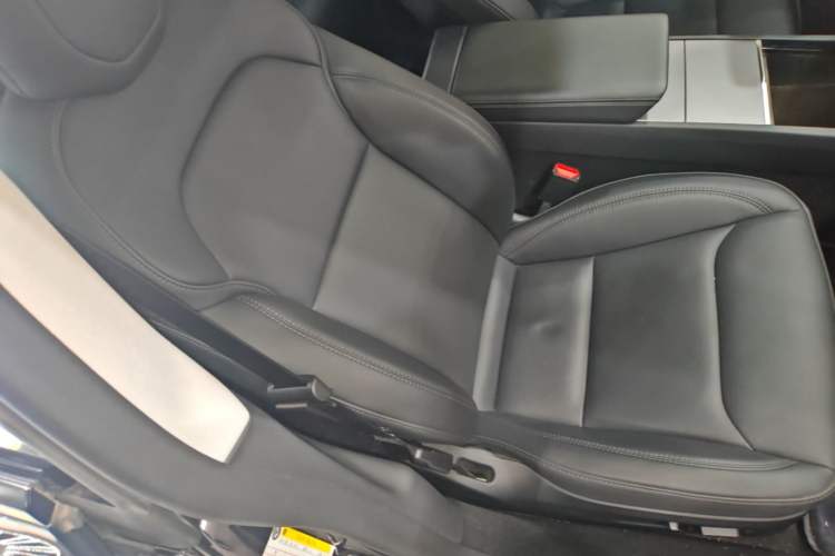 Used Tesla Model 3 2025 Rear-Wheel-Drive Version Right Front Seat