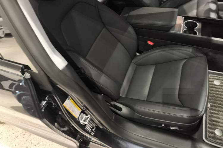 Used Tesla Model 3 2025 Rear-Wheel-Drive Version Right Front Seat