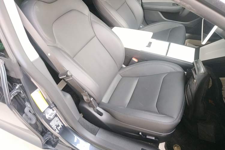 Used Tesla Model 3 2025 Rear-Wheel-Drive Version Right Front Seat