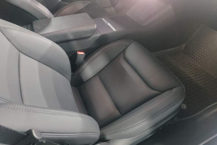 Used Tesla Model 3 2025 Rear-Wheel-Drive Version Right Front Seat