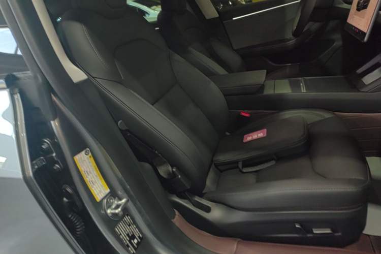 Used Tesla Model 3 2025 Rear-Wheel-Drive Version Right Front Seat