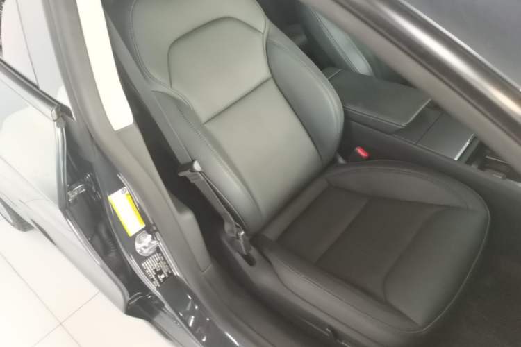 Used Tesla Model 3 2025 Rear-Wheel-Drive Version Right Front Seat