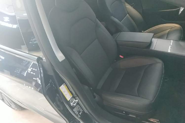 Used Tesla Model 3 2025 Rear-Wheel-Drive Version Right Front Seat
