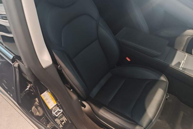 Used Tesla Model 3 2025 Rear-Wheel-Drive Version Right Front Seat