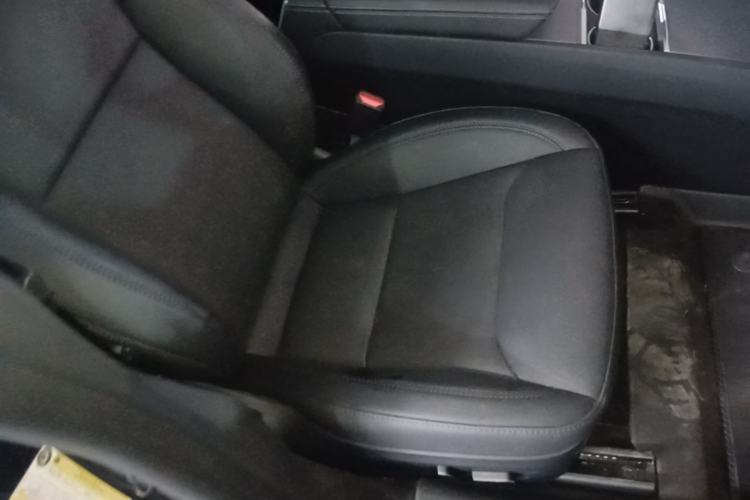 Used Tesla Model 3 2025 Rear-Wheel-Drive Version Right Front Seat