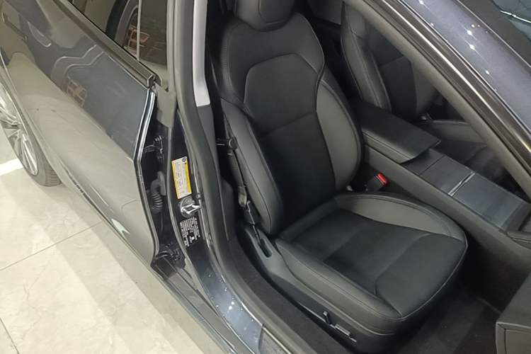 Used Tesla Model 3 2025 Rear-Wheel-Drive Version Right Front Seat
