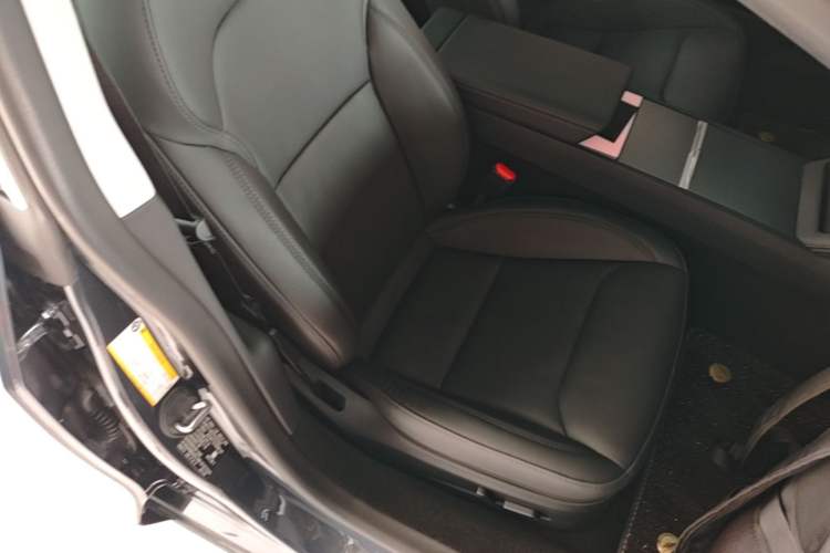 Used Tesla Model 3 2025 Rear-Wheel-Drive Version Right Front Seat