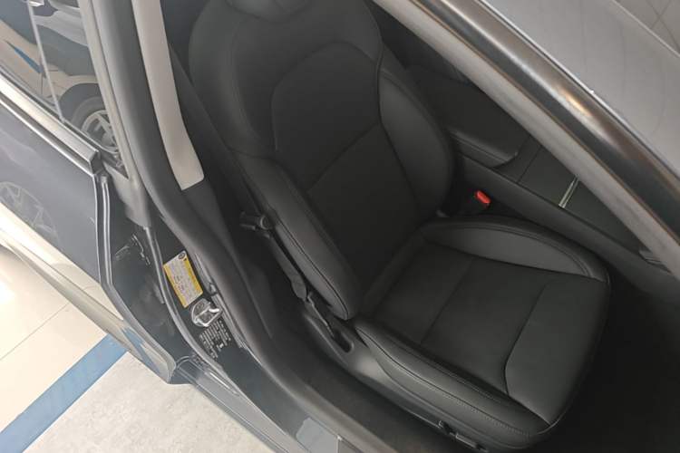 Used Tesla Model 3 2025 Rear-Wheel-Drive Version Right Front Seat