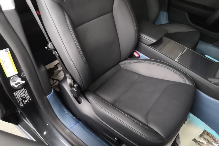 Used Tesla Model 3 2025 Rear-Wheel-Drive Version Right Front Seat