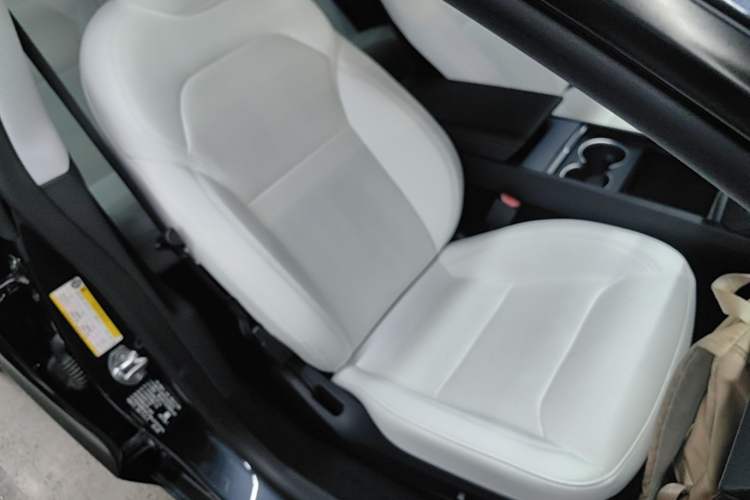 Used Tesla Model 3 2025 Rear-Wheel-Drive Version Right Front Seat