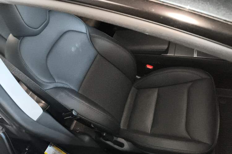 Used Tesla Model 3 2025 Rear-Wheel-Drive Version Right Front Seat
