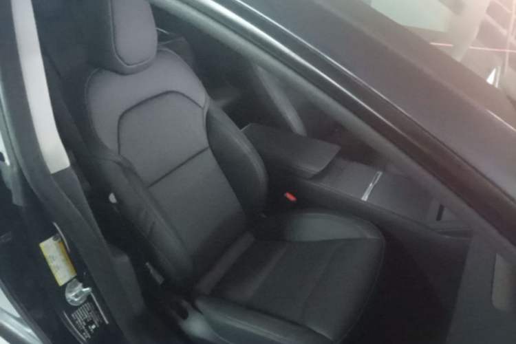 Used Tesla Model 3 2025 Rear-Wheel-Drive Version Right Front Seat