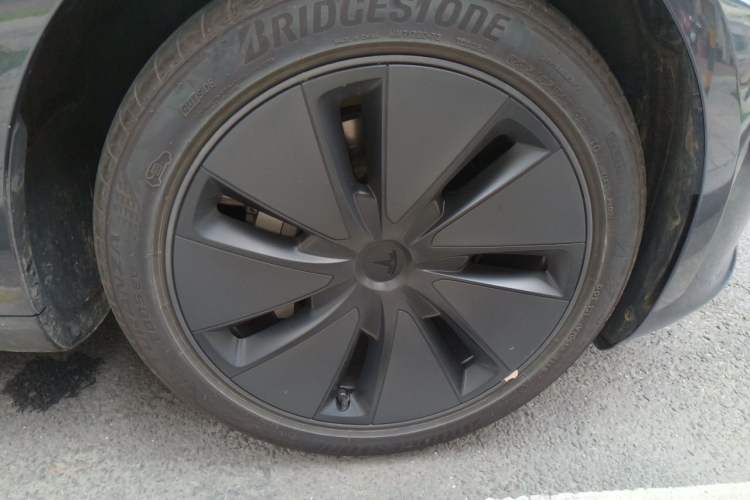 Used Tesla Model 3 2025 Model Revised Rear-Wheel-Drive Version Right Front Wheel Hub
