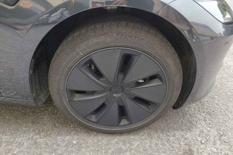 Used Tesla Model 3 2025 Model Revised Long-Range Rear-Wheel-Drive Version Right Front Wheel Hub