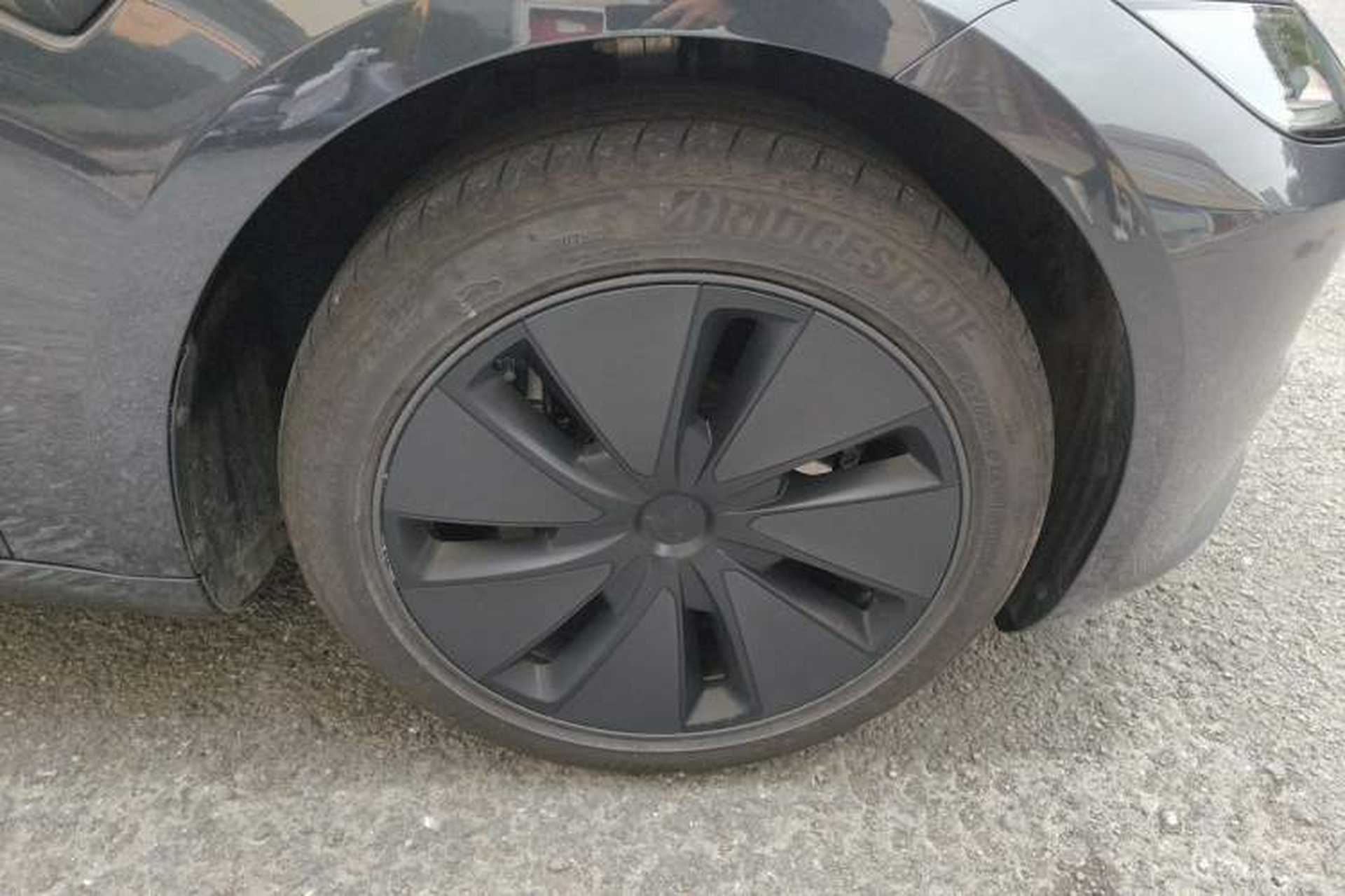 Used Tesla Model 3 2025 Model Revised Long-Range Rear-Wheel-Drive Version Right Front Wheel Hub