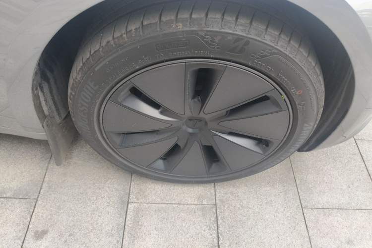 Used Tesla Model 3 2025 Model Revised Rear-Wheel-Drive Version Right Front Wheel Hub