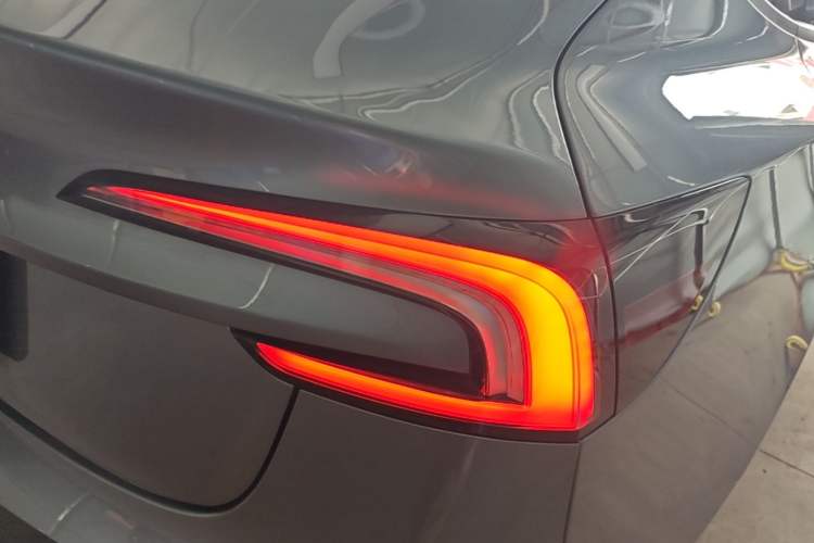 Used Tesla Model 3 2025 Model Revised Rear-Wheel-Drive Version Right Rear Taillight