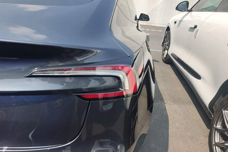 Used Tesla Model 3 2025 Rear-Wheel-Drive Version Right Rear Taillight