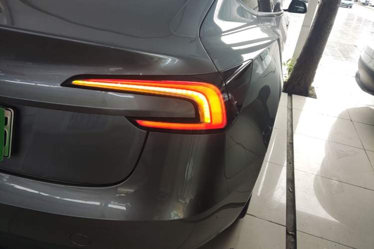 Used Tesla Model 3 2025 Model Long-Range Rear-Wheel-Drive Version Right Rear Taillight