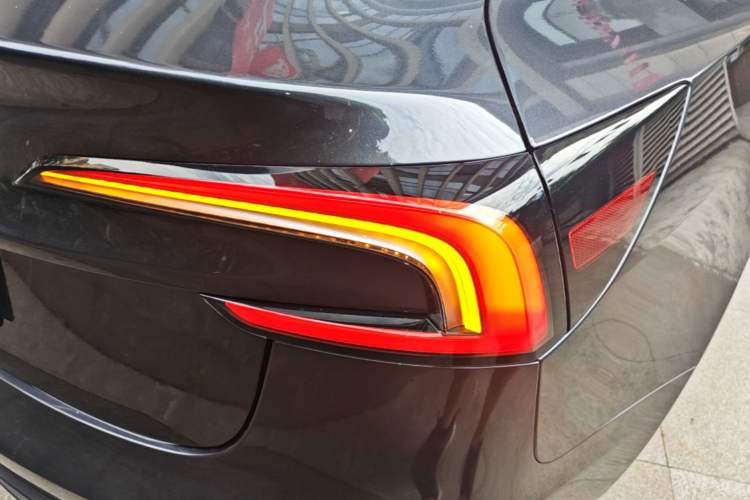 Used Tesla Model 3 2025 Rear-Wheel-Drive Version Right Rear Taillight
