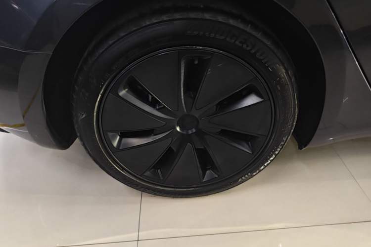 Used Tesla Model 3 2025 Rear-Wheel-Drive Version Right Rear Wheel Hub