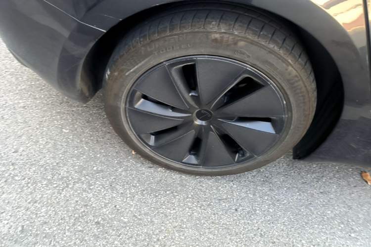 Used Tesla Model 3 2025 Rear-Wheel-Drive Version Right Rear Wheel Hub