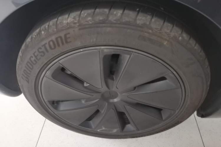Used Tesla Model 3 2025 Rear-Wheel-Drive Version Right Rear Wheel Hub