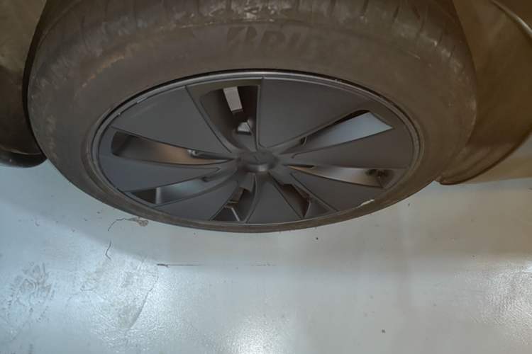 Used Tesla Model 3 2025 Model Revised Rear-Wheel-Drive Version Right Rear Wheel Hub