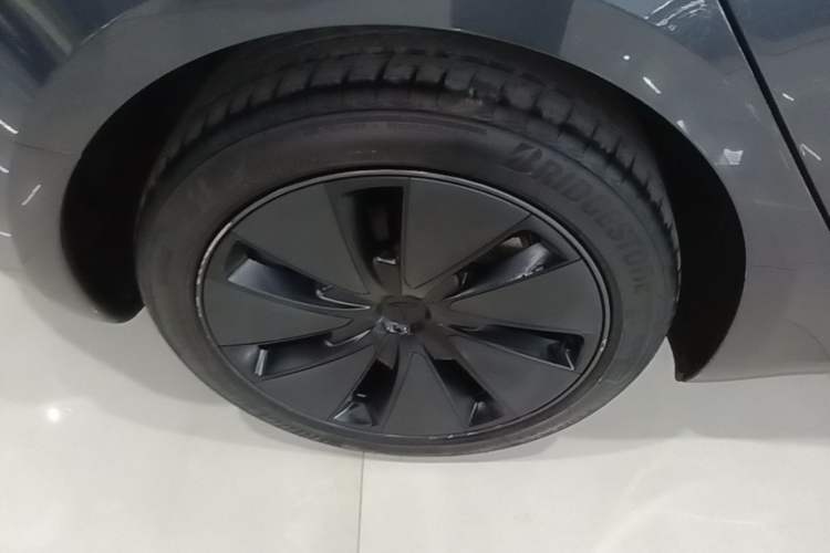 Used Tesla Model 3 2025 Rear-Wheel-Drive Version Right Rear Wheel Hub