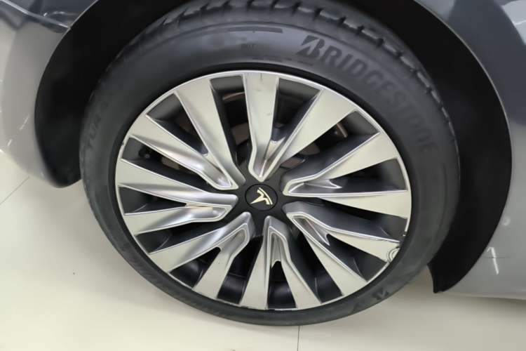 Used Tesla Model 3 2025 Rear-Wheel-Drive Version Right Rear Wheel Hub
