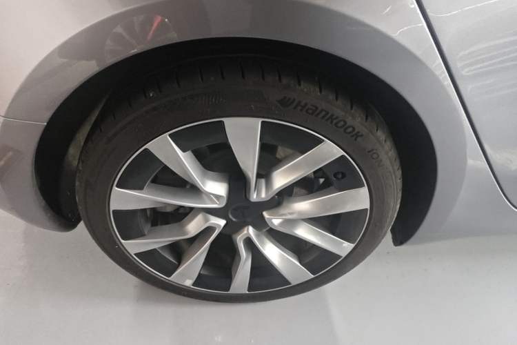 Used Tesla Model 3 2025 Rear-Wheel-Drive Version Right Rear Wheel Hub