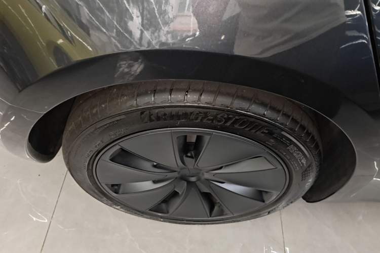 Used Tesla Model 3 2025 Rear-Wheel-Drive Version Right Rear Wheel Hub