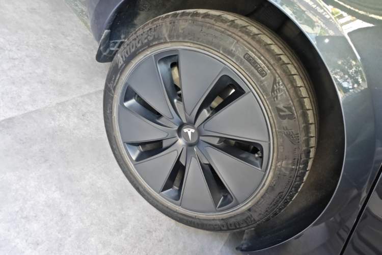 Used Tesla Model 3 2025 Rear-Wheel-Drive Version Right Rear Wheel Hub