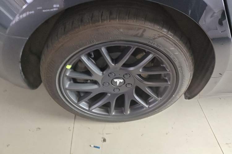 Used Tesla Model 3 2025 Rear-Wheel-Drive Version Right Rear Wheel Hub