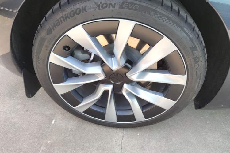 Used Tesla Model 3 2025 Rear-Wheel-Drive Version Right Rear Wheel Hub