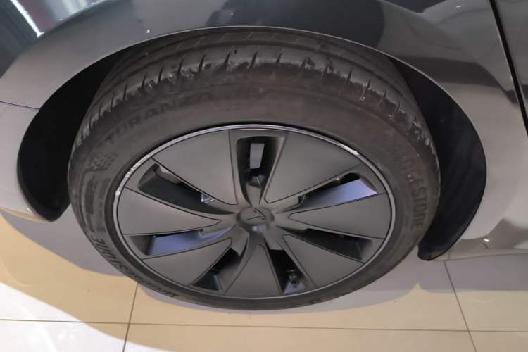 Used Tesla Model 3 2025 Rear-Wheel-Drive Version Right Rear Wheel Hub
