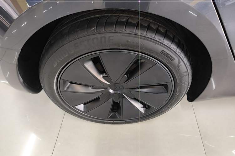 Used Tesla Model 3 2025 Rear-Wheel-Drive Version Right Rear Wheel Hub