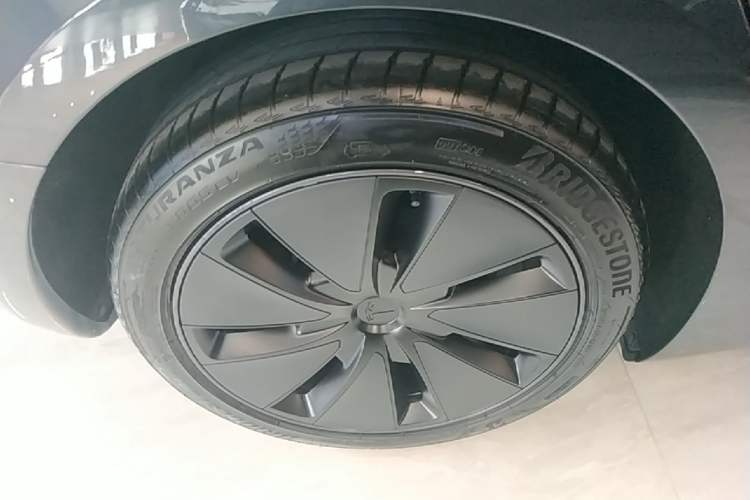 Used Tesla Model 3 2025 Rear-Wheel-Drive Version Right Rear Wheel Hub