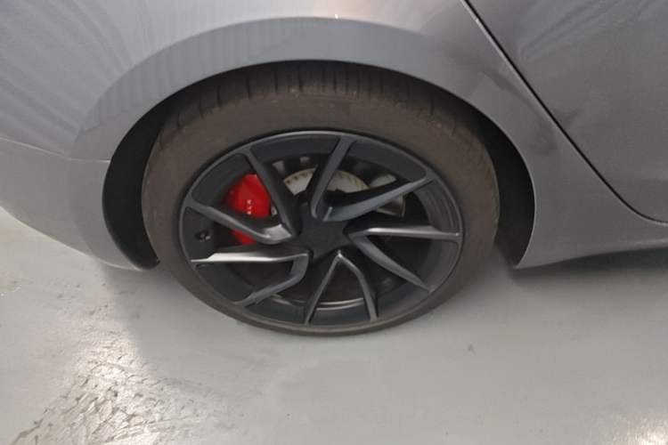 Used Tesla Model 3 2025 Model Revised High-Performance All-Wheel-Drive Version Right Rear Wheel Hub